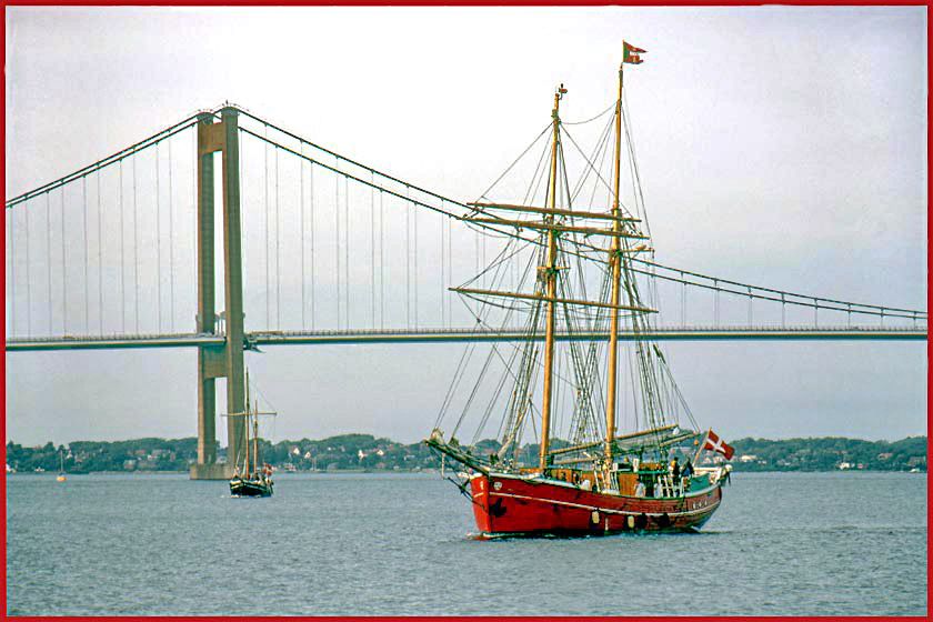1992-08-024  - The next one is top sail schooner 