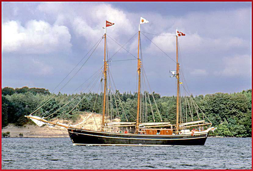 1992-08-088  - - and here 3-mast schooner 