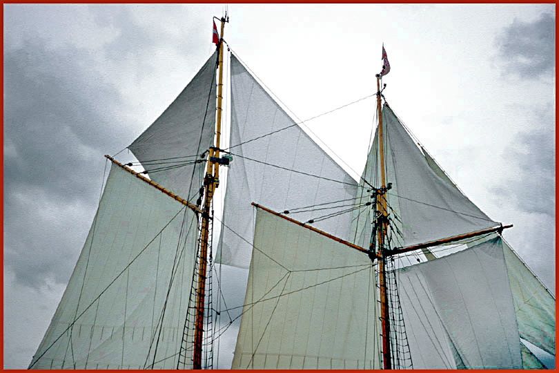 2004-04-034  - Sails - - (Photo- and copyright: Karsten Petersen )