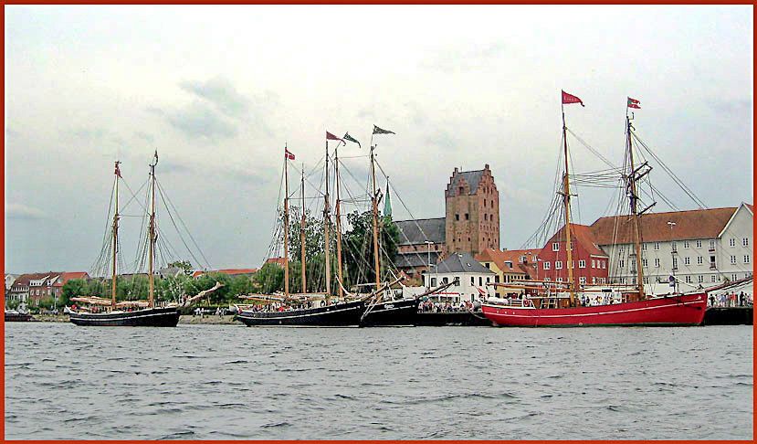 2004-04 -  The big ships moored at the open pier of old Middelfart - - - (Photo- and copyright: Tao Kit Yu )