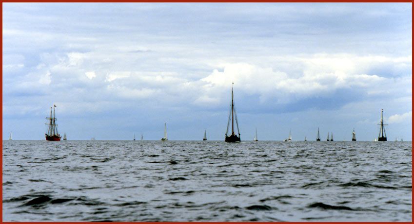2005-95-071  - The fleet approaching from the horizon, - sails already down - - - (Photo- and copyright: Karsten Petersen )