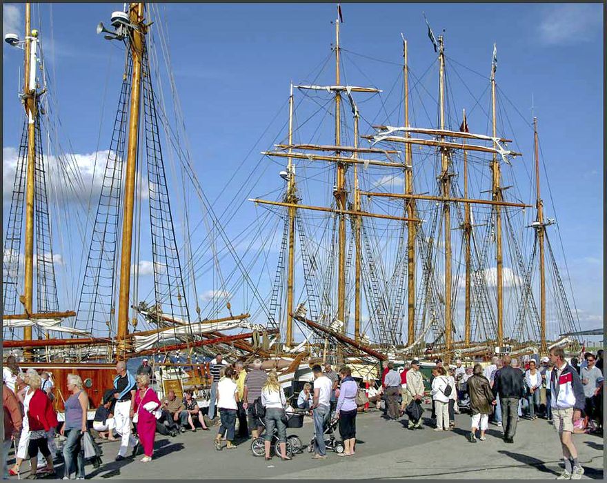 2009-07-21.069  -  Traditional sailing ships gather at the outer pier in Middelfart before start of the next leg of the 