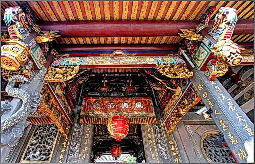 2012-03-01.098  -   Decorations at the entrance through the main gate of the Baoan Temple  -   (Photo- and copyright:   Karsten Petersen)