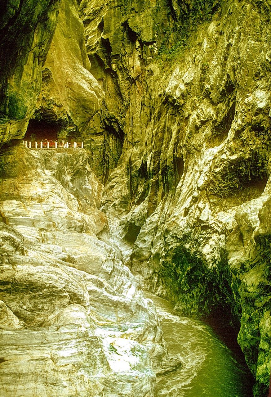 1973-12-099  -  A view along the bottom of the gorge - and a piece of the road carved into the cliff like a big cave - - -
