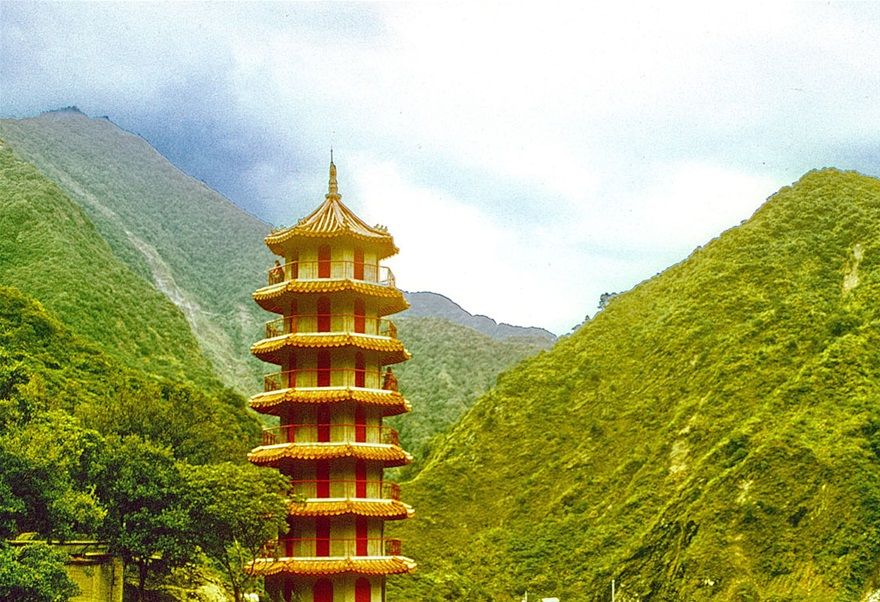 1973-13-005  -  Another shot of the Tianfeng pagoda - - -