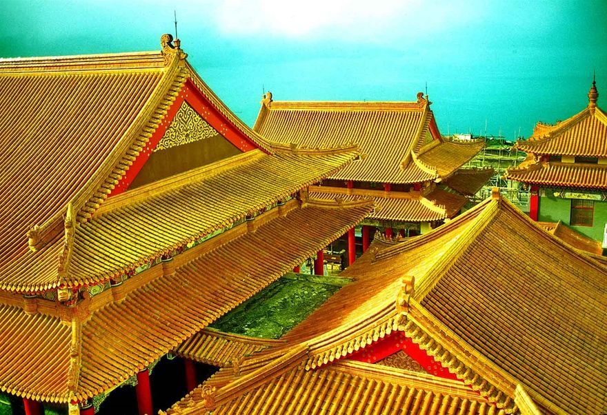 1973-13-060  -  The yellow roofs of the Wenwu Temple - In the background the Sun Moon Lake - shrouded in mist -