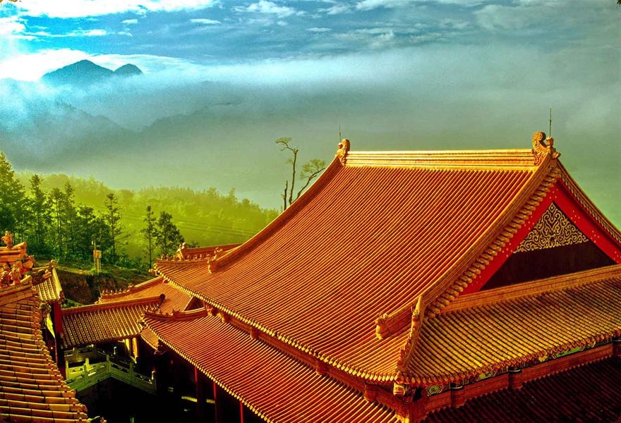 1973-13-061  -  The Wenwu Temple -  mist over the Sun Moon Lake -