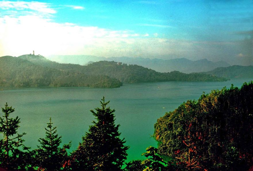 1973-13-069  -  The Sun Moon Lake  -  In the background - left - the Ci'en pagoda -