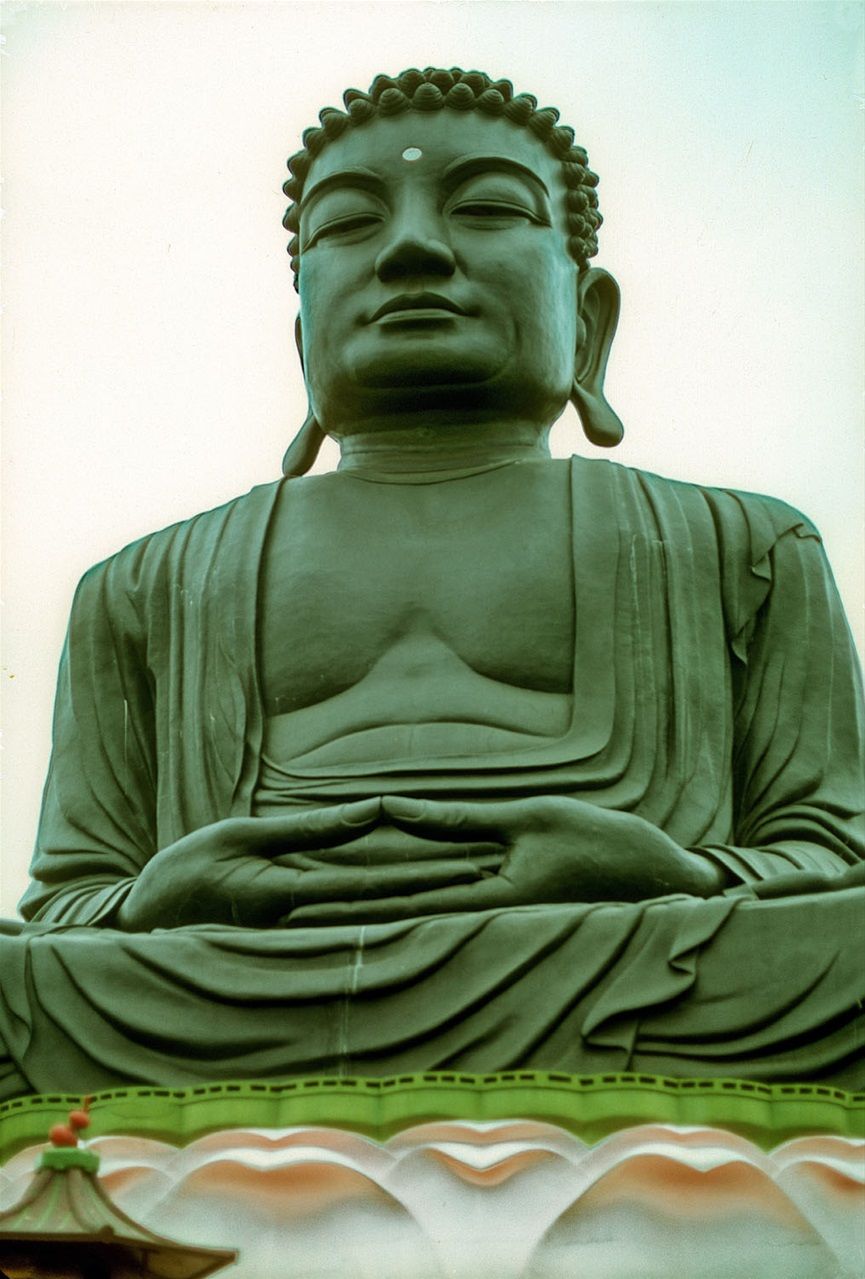 1973-13-057  -  A closer look at the big Buddha on Baguashan - - -