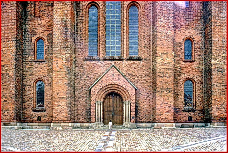 1985-12-002  -  Jesper in front of the mighty Roskilde cathredral - - -