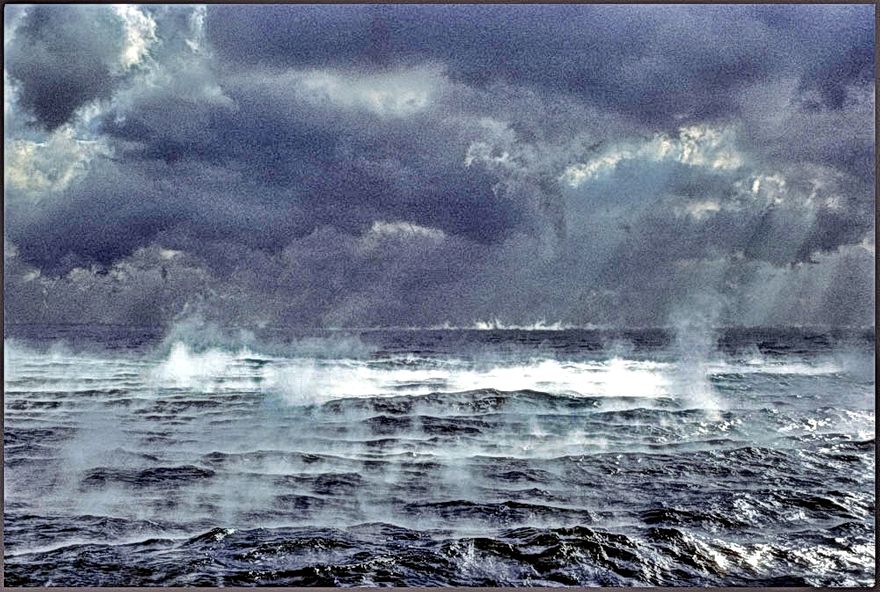 1979-01-077  -  The water looks like boiling - - -  A wild, wild photo - - -