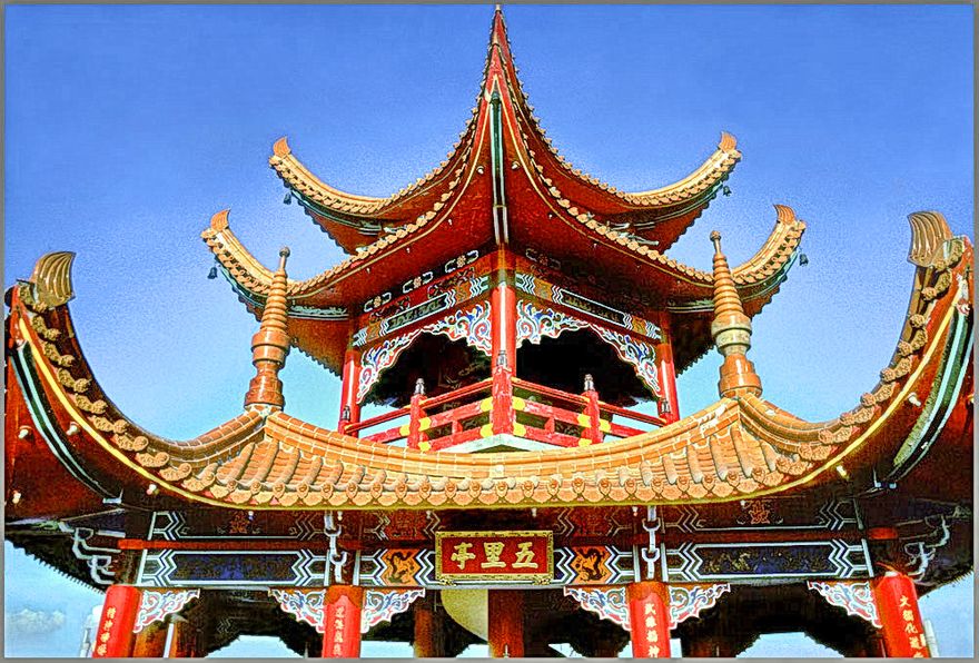1979-03-094  -  Chinese roofs - - -  At the moment I do not remember where I took this photo - - -